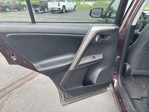 Used 2018 Toyota RAV4 XLE AWD/4WD image 26