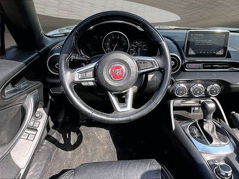 Used 2017 FIAT 124 Spider Lusso RWD image 4