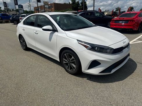 Used 2023 Kia Forte LXS w/ LXS Technology Package FWD image 1
