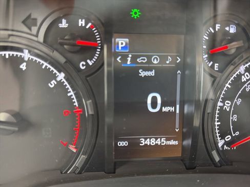 Used 2022 Toyota 4Runner SR5 Premium w/ Moonroof Package AWD/4WD image 4