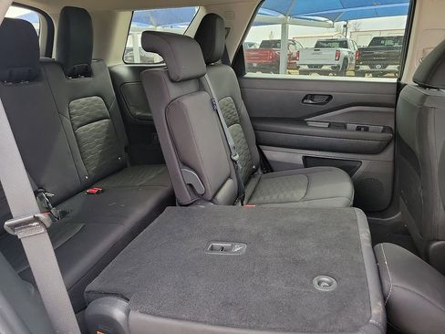Used 2025 Nissan Pathfinder SV FWD image 20