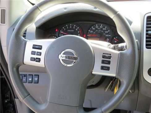 Used 2018 Nissan Frontier SV image 10