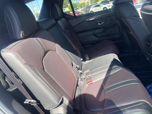 Used 2025 Honda Pilot Black Edition image 28