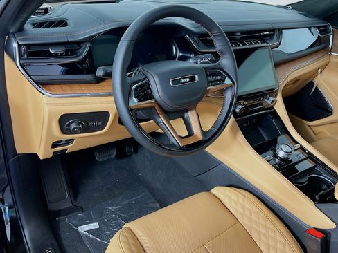 New 2025 Jeep Grand Cherokee Summit image 7