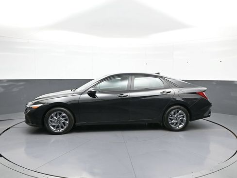 Certified 2024 Hyundai Elantra SEL FWD image 9
