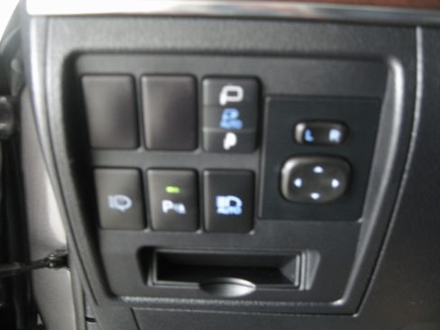 Used 2018 Toyota Land Cruiser 4WD V8 image 20