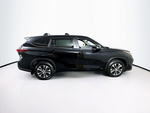 Used 2023 Toyota Highlander XLE AWD/4WD image 6