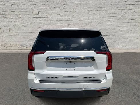 Used 2022 GMC Yukon SLT w/ SLT Premium Package image 4