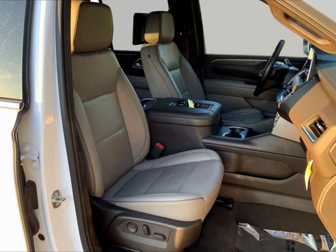 Used 2021 GMC Yukon SLT w/ SLT Premium Package RWD image 8