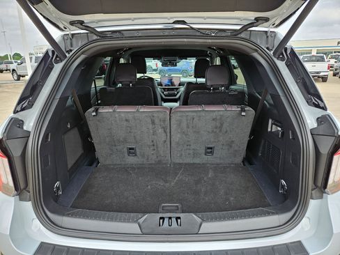 Used 2026 Ford Explorer Platinum w/ LUX Leather Package AWD/4WD image 29