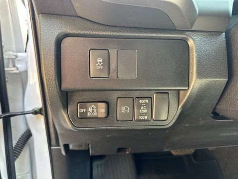 Used 2022 Toyota Tacoma TRD Sport w/ Black Out Package (TMS) AWD/4WD image 15