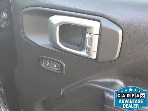 Used 2023 Jeep Gladiator Willys image 49