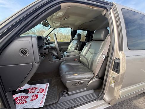 Used 2005 Chevrolet Silverado 1500 4x4 Extended Cab w/ Safe And Sound Package image 15