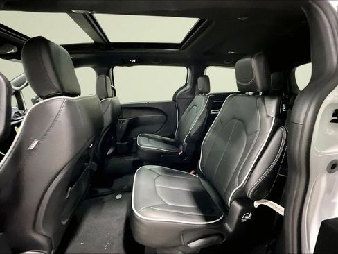 New 2026 Chrysler Pacifica Limited w/ S Appearance Package FWD image 12
