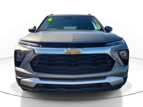 Used 2024 Chevrolet TrailBlazer LT w/ Driver Confidence Package FWD image 2