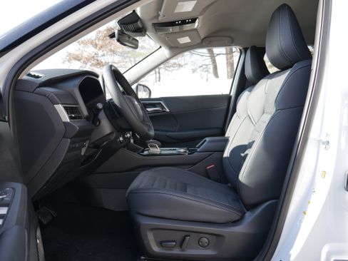 New 2026 Mitsubishi Outlander SE image 12