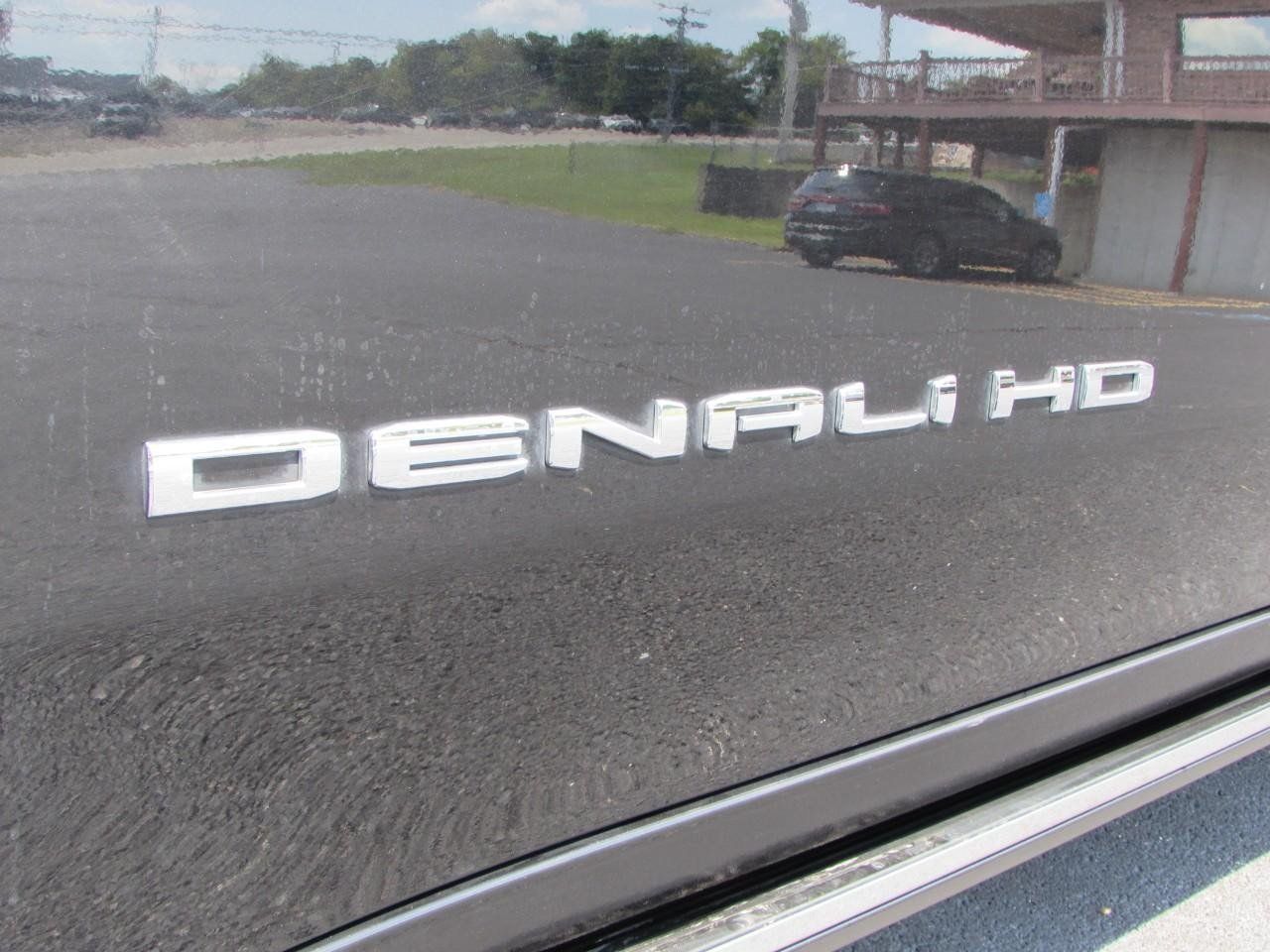 Used 2023 GMC Sierra 3500 Denali w/ Denali Black Diamond Edition AWD/4WD image 35