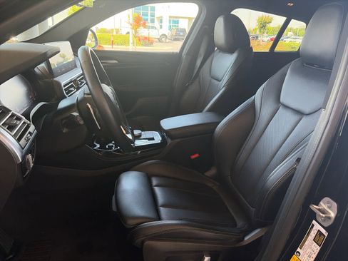 Used 2023 BMW X4 xDrive30i w/ Premium Package image 9