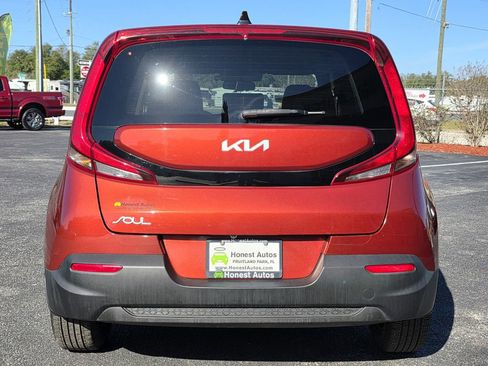 Used 2022 Kia Soul LX image 6