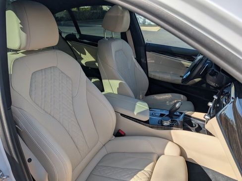 Certified 2023 BMW 530e 530e w/ Premium Package image 19