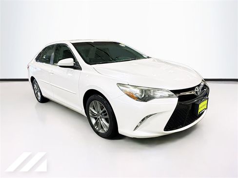 Used 2015 Toyota Camry SE image 3