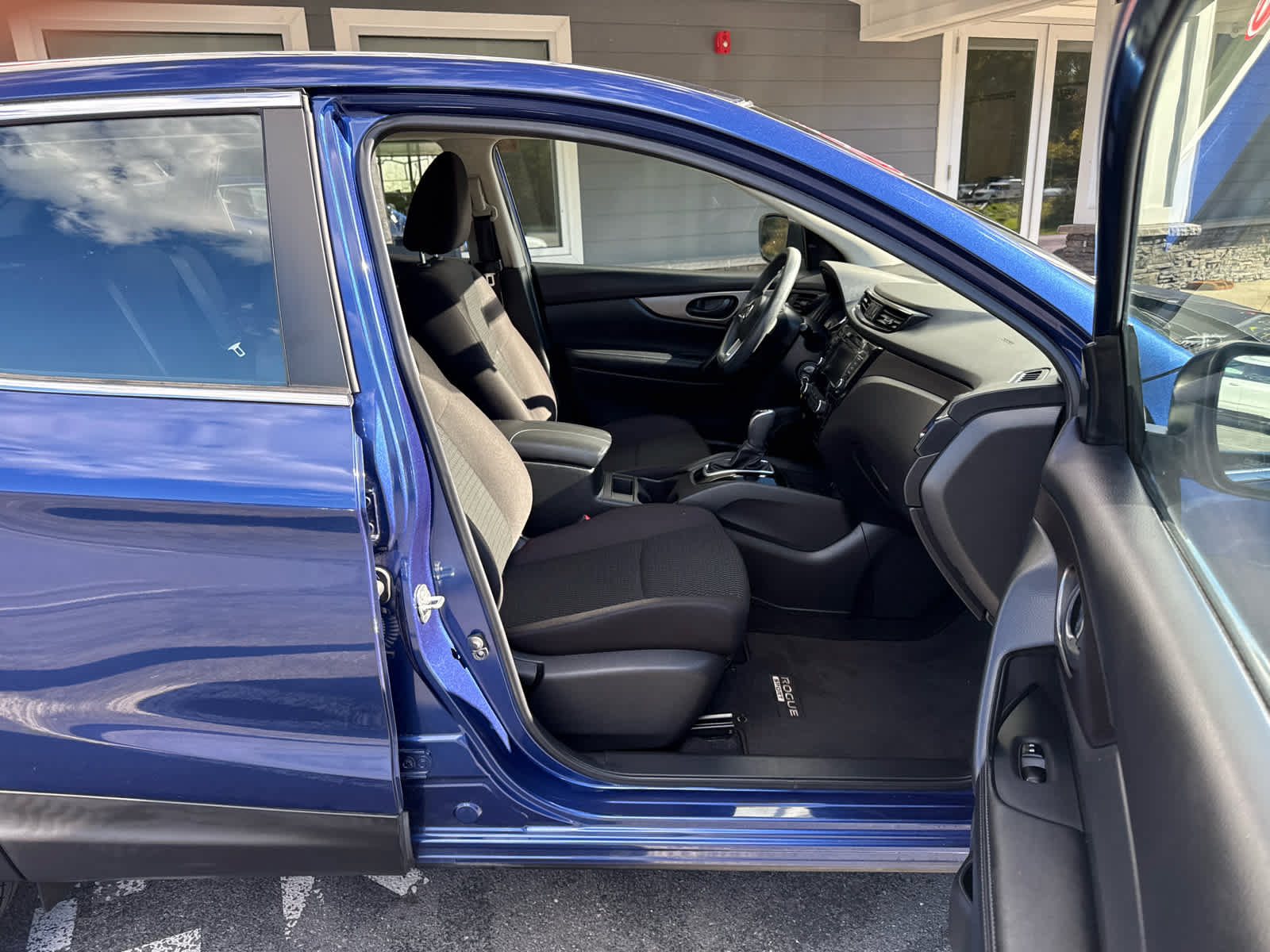 Used 2020 Nissan Rogue Sport S AWD/4WD image 17