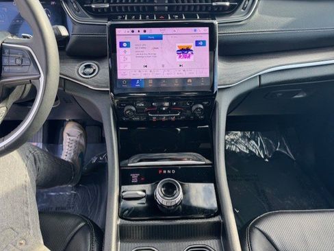 Used 2024 Jeep Grand Cherokee L Limited w/ Luxury Tech Group II image 18