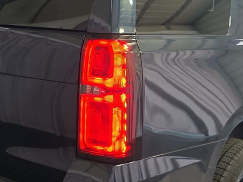 Used 2017 Chevrolet Tahoe LT w/ Luxury Package AWD/4WD image 13