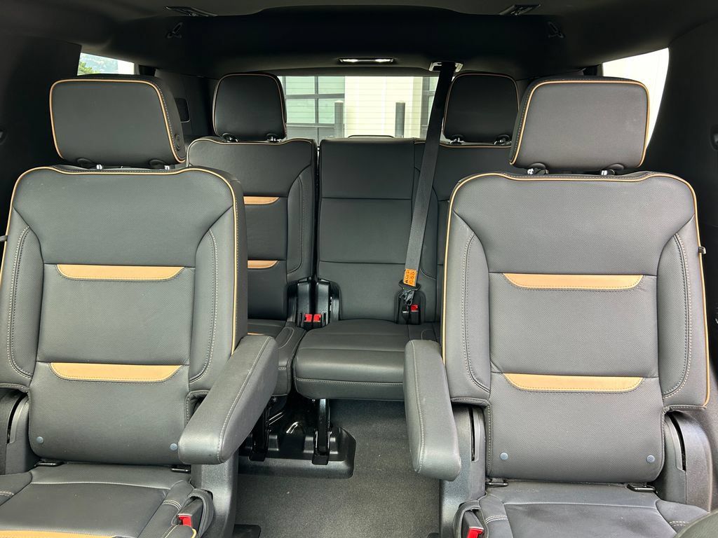 Used 2024 GMC Yukon AT4 w/ AT4 Premium Plus Package AWD/4WD image 11