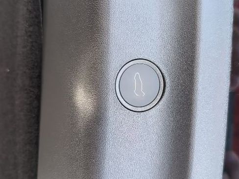 Used 2024 Tesla Model Y Performance image 26