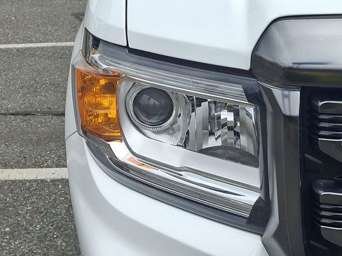 Used 2022 GMC Canyon AT4 w/ Trailering Package AWD/4WD image 9