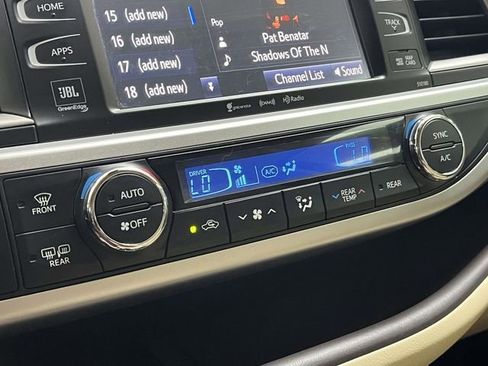 Used 2018 Toyota Highlander Limited AWD/4WD image 35