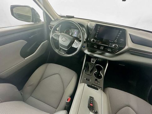 Used 2022 Toyota Highlander LE image 9