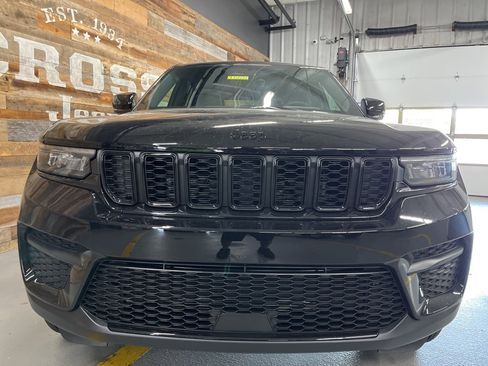 New 2025 Jeep Grand Cherokee Altitude image 7
