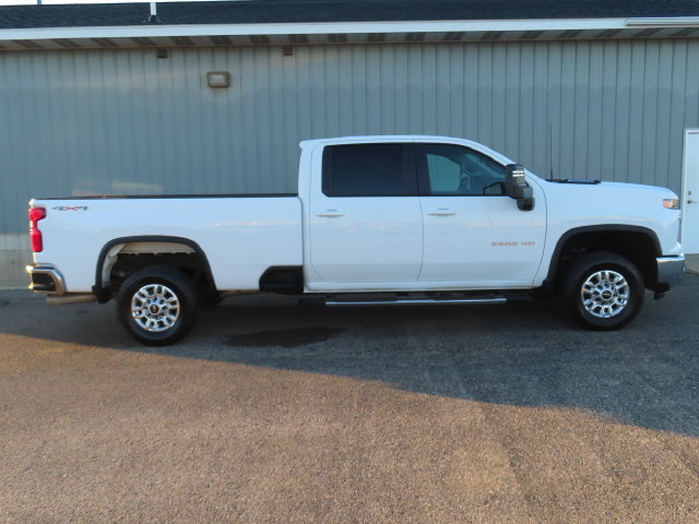 Used 2025 Chevrolet Silverado 2500 LT w/ Safety Package AWD/4WD image 2