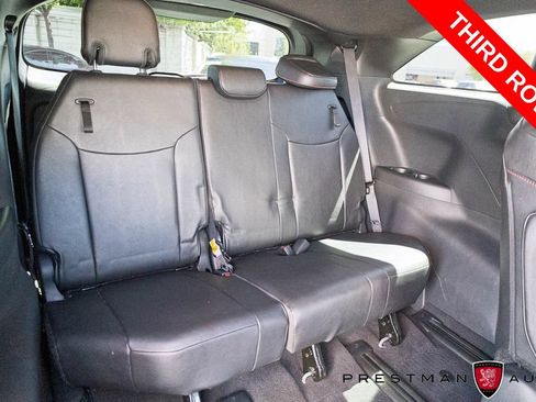 Used 2025 Toyota Sienna XSE FWD image 7