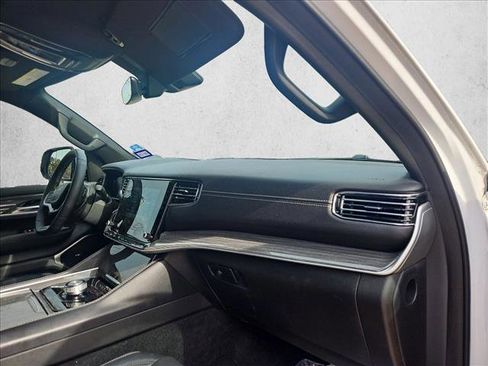 Used 2022 Jeep Wagoneer Series III w/ Flexible Seating Group image 18