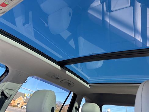 Used 2020 Volkswagen Tiguan SEL image 17