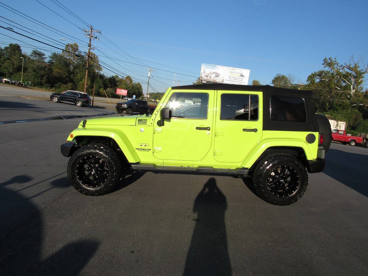 Used 2016 Jeep Wrangler Unlimited Sahara w/ Max Tow Package AWD/4WD image 7