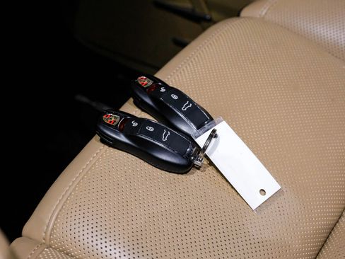 Used 2018 Porsche Cayenne S image 62