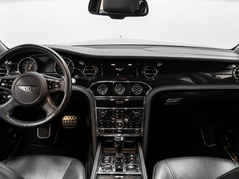 Used 2012 Bentley Mulsanne w/ Premiere Specification Pkg image 11