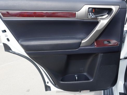 Used 2017 Lexus GX 460 Premium image 32