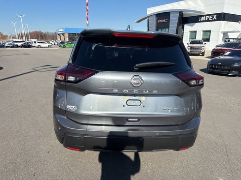 Used 2024 Nissan Rogue SV AWD/4WD image 4