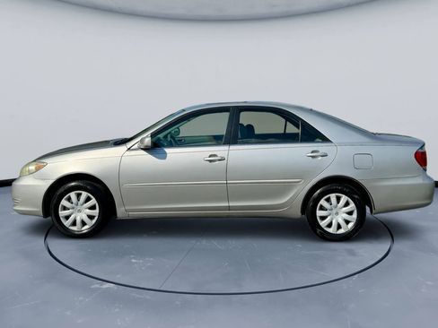 Used 2005 Toyota Camry LE FWD image 4