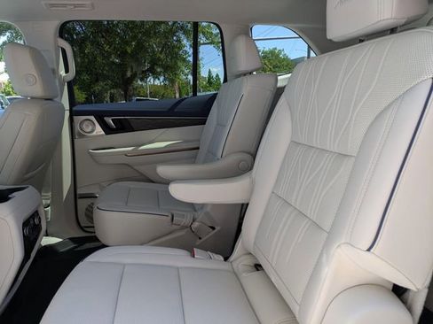 New 2026 Buick Enclave Avenir FWD image 18