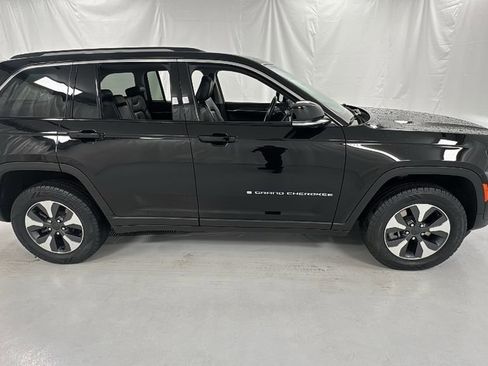 Used 2022 Jeep Grand Cherokee Limited 4xe image 2