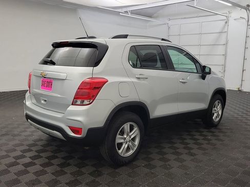 Used 2022 Chevrolet Trax LT w/ LT Convenience Package image 7