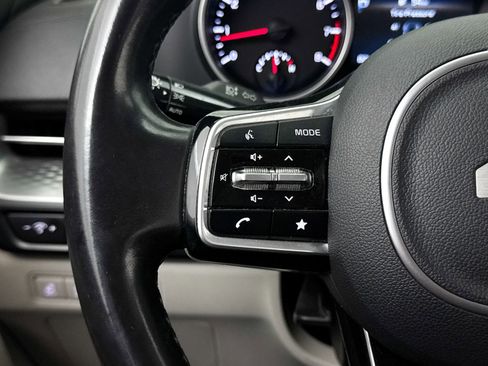 Used 2022 Kia Carnival LX FWD image 34