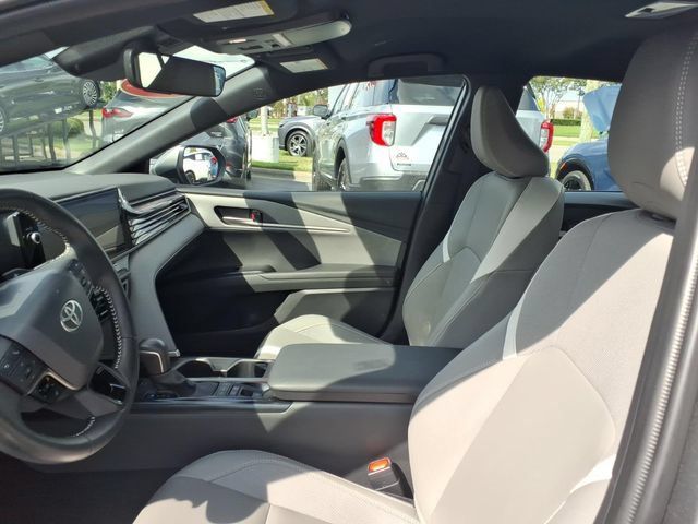 Used 2025 Toyota Camry SE FWD image 13