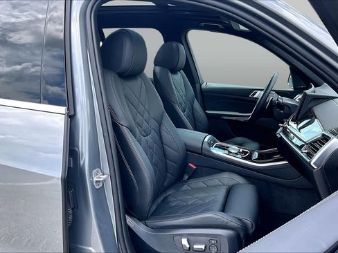Used 2025 BMW X5 sDrive40i w/ Premium Package RWD image 9